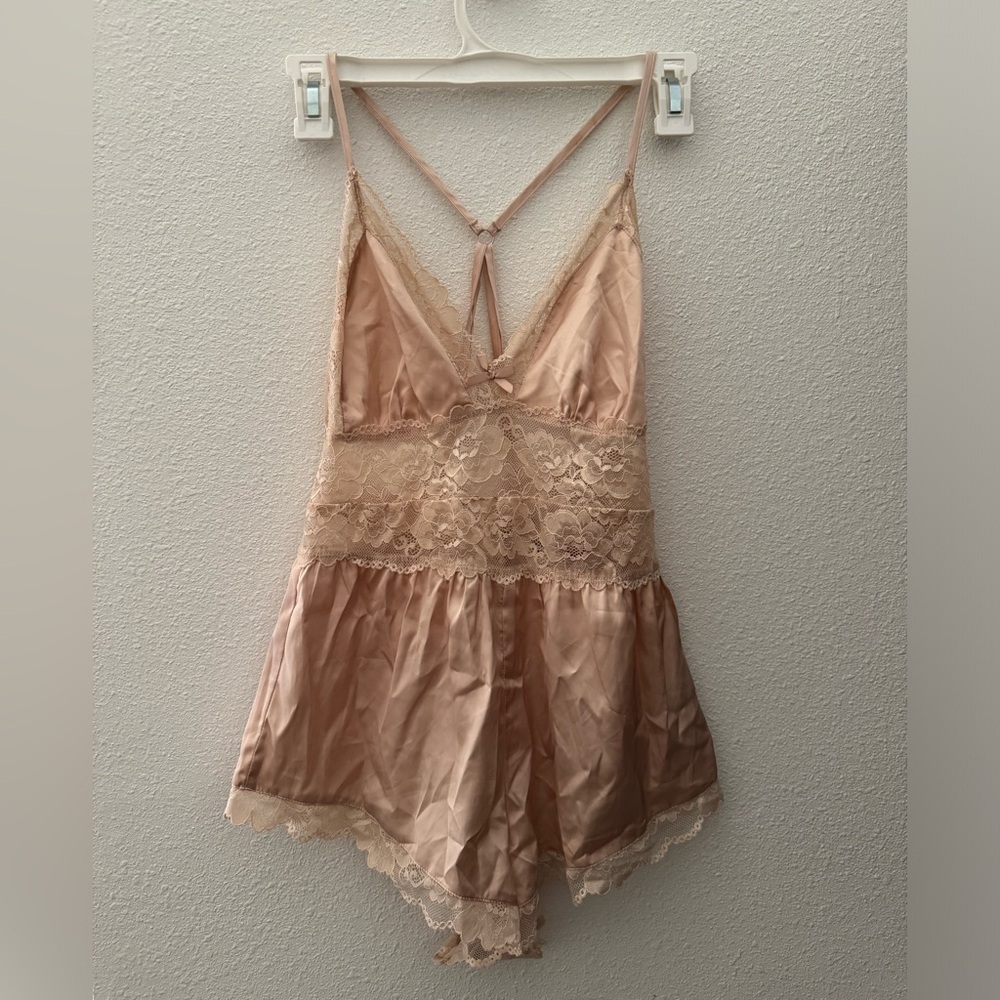 Cream lace satin romper - Picture 3 of 4